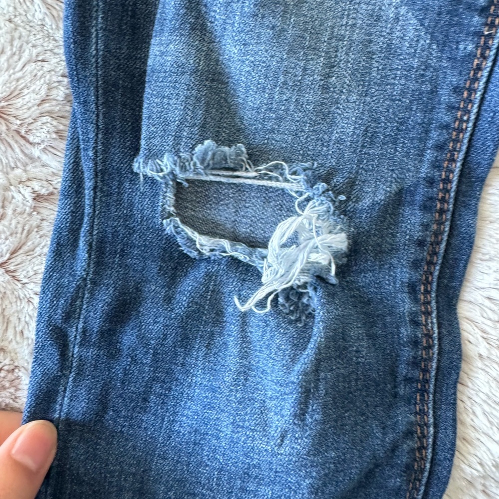 Cropped Ripped Jeans - Picture 4 of 6